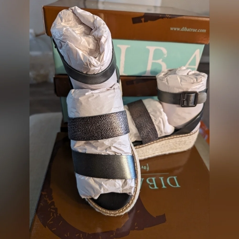 Diba‎ True platform Sandal new in box